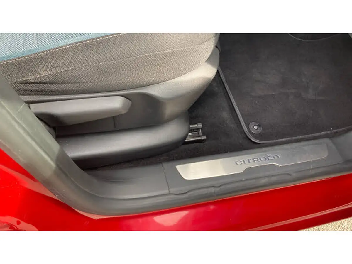 2016-citroen-grand-c4-picasso-16bluehdi-feel-eat6-big-39