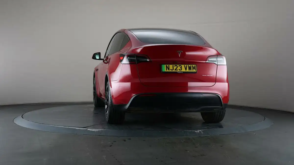 2023-tesla-model-y-e-long-range-big-37