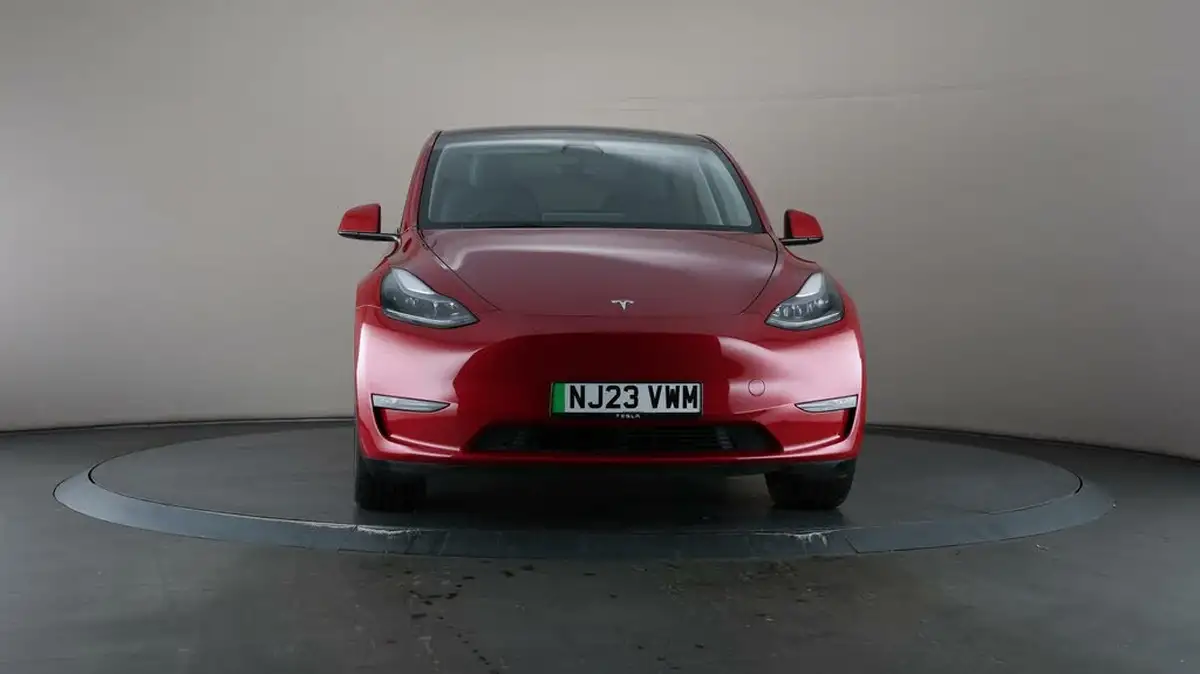 2023-tesla-model-y-e-long-range-big-41
