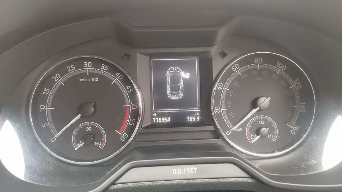 2019-skoda-octavia-16tdi-se-technology-hatchback-big-15