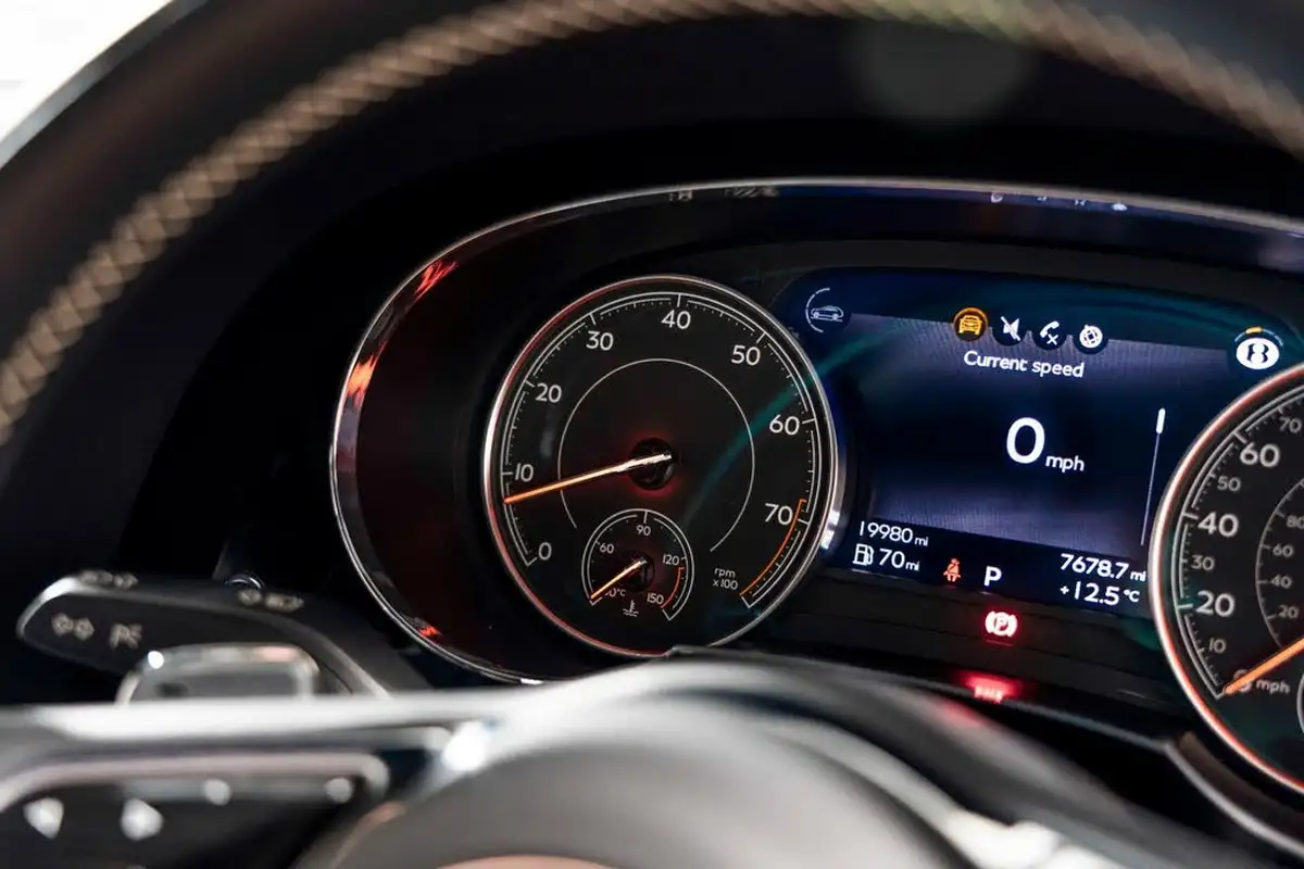 2019-bentley-bentayga-40-v8-big-27