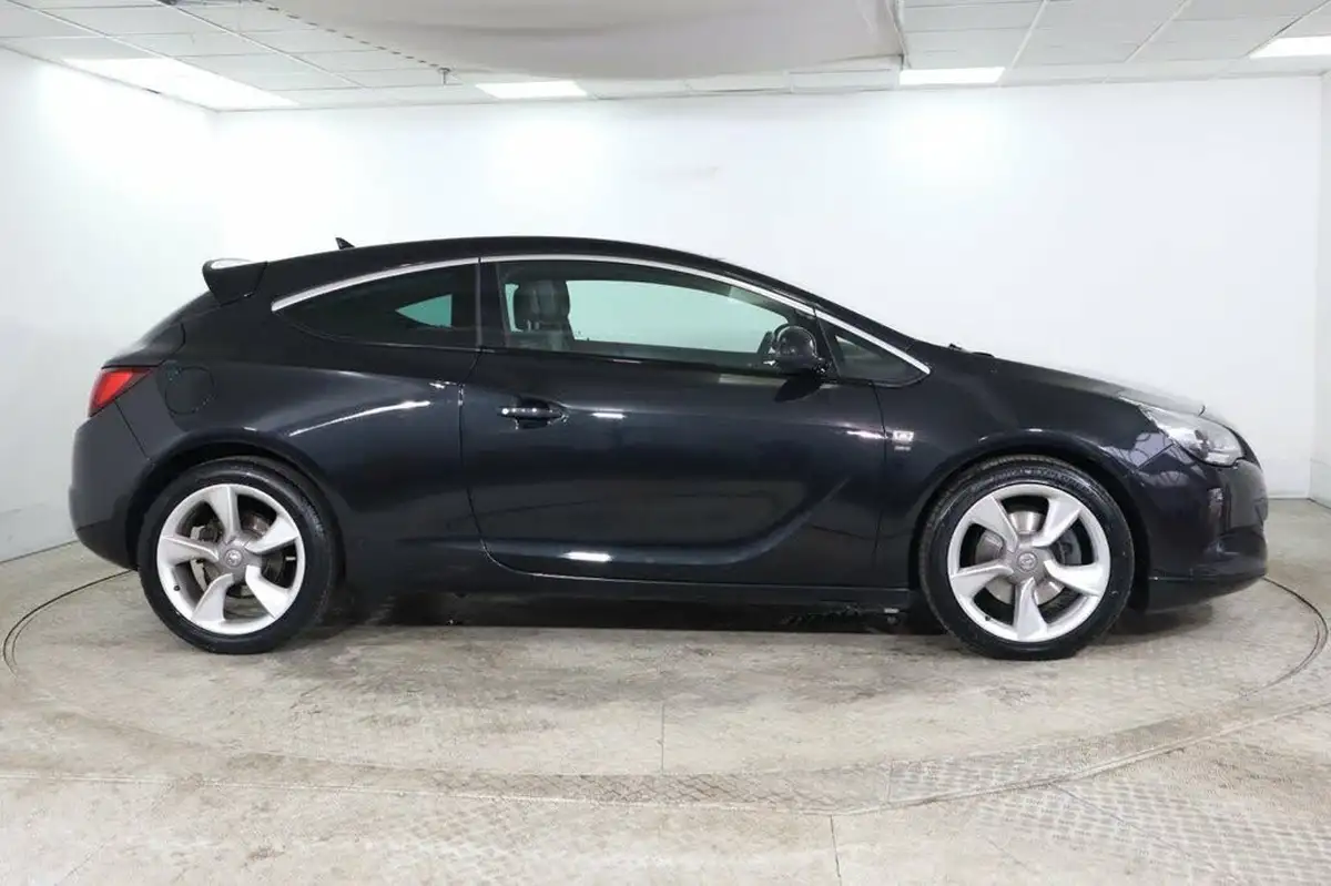 2012-vauxhall-astra-gtc-14-sri-140ps-ss-big-6