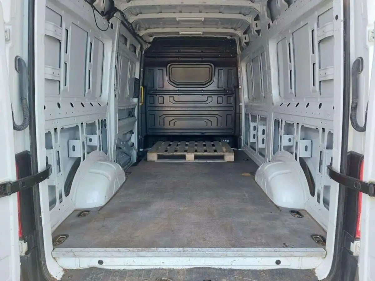 2020-volkswagen-crafter-20tdi-cr35-mwb-trendline-177pseu6dt-e-big-4