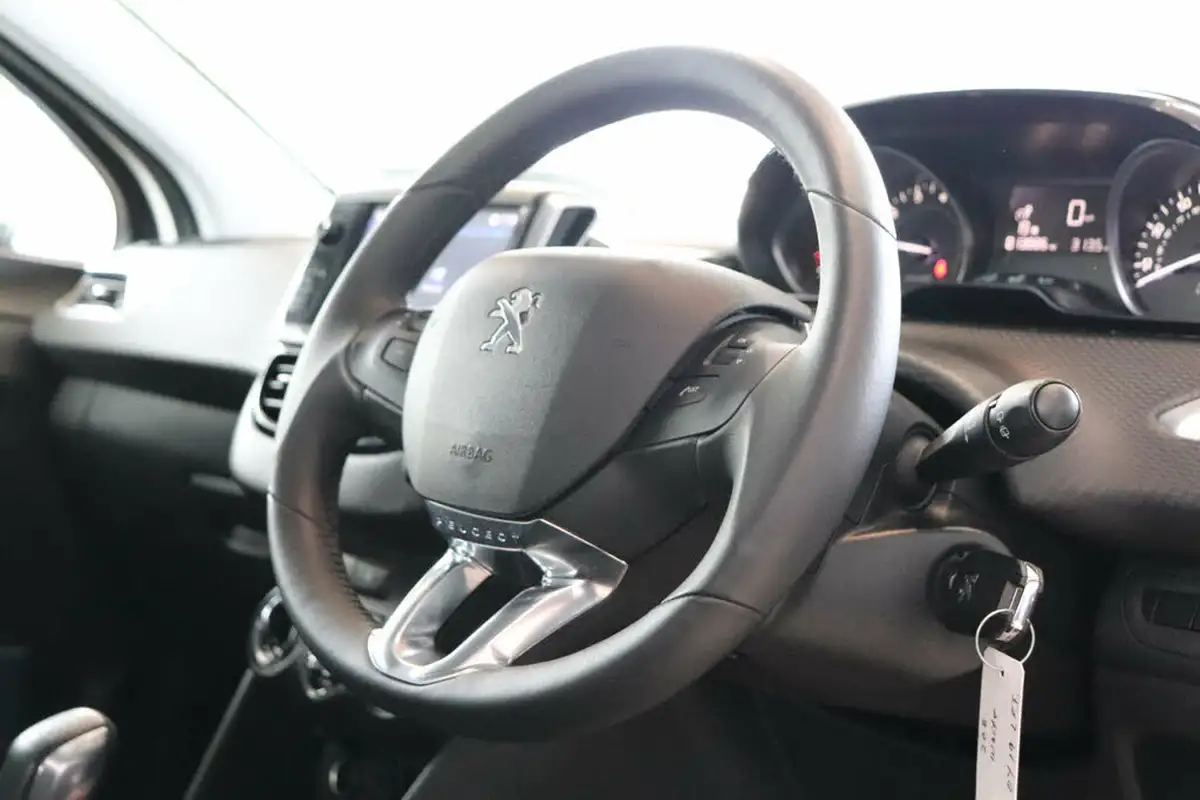 2019-peugeot-208-12-puretech-signature-big-19