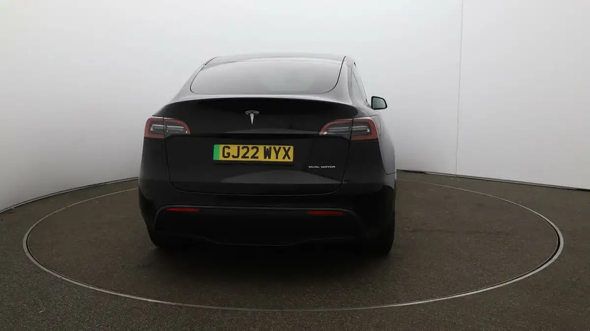 2022-tesla-model-y-e-long-range-big-47