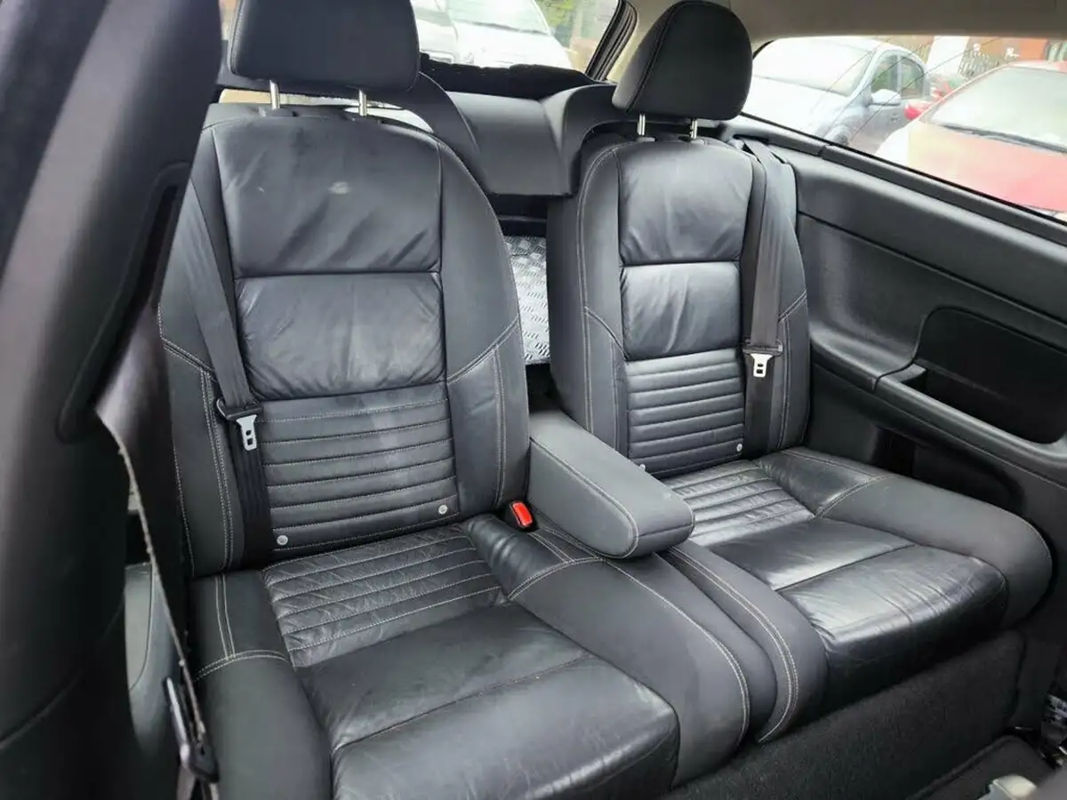 2010-volvo-c30-16-r-design-hatchback-3d-big-16