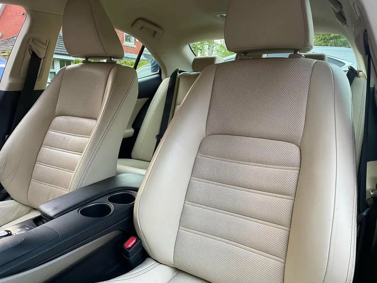 2014-lexus-is-300h-25-luxury-big-25