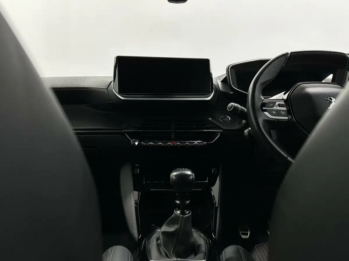 2022-peugeot-208-12-puretech-gt-100ps-big-17