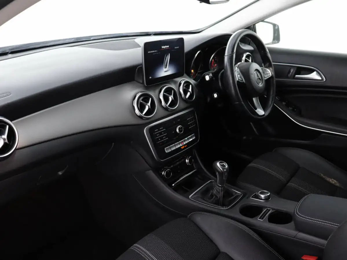 2019-mercedes-benz-gla-class-16-gla-180-urban-edition-big-42