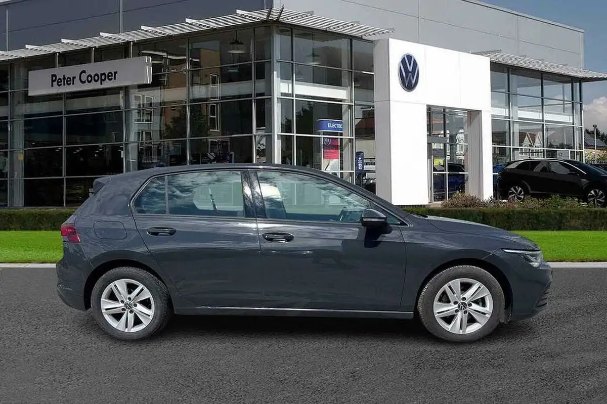2021-volkswagen-golf-15-tsi-life-130ps-hatchback-big-3