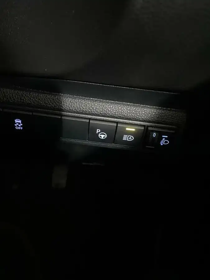 2021-toyota-corolla-18-vvt-i-icon-tech-trk-hatchback-5d-big-23