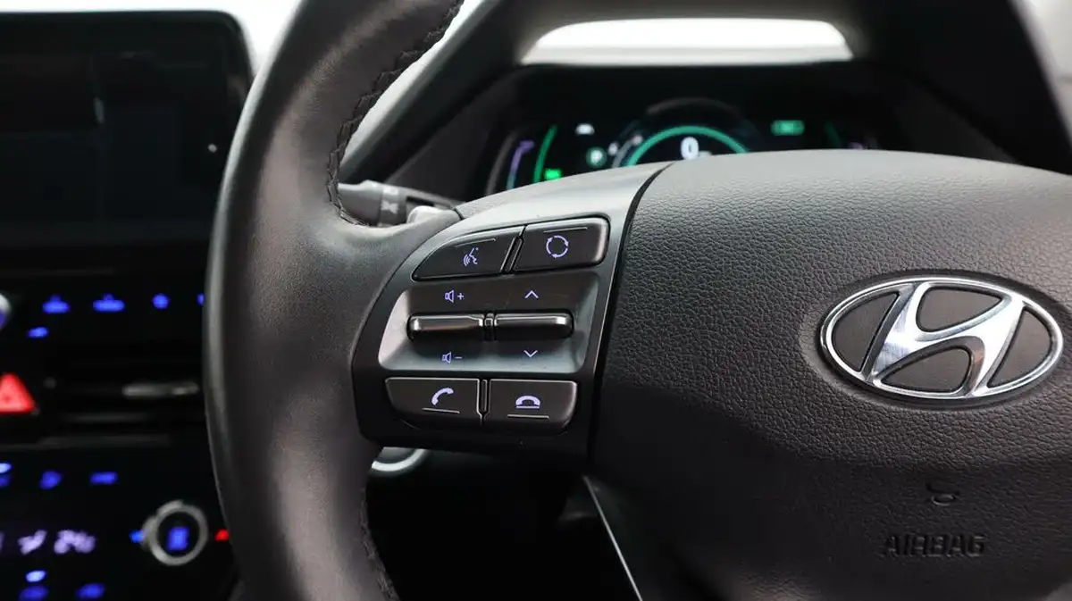 2022-hyundai-ioniq-16-gdi-premium-hybrid-big-24