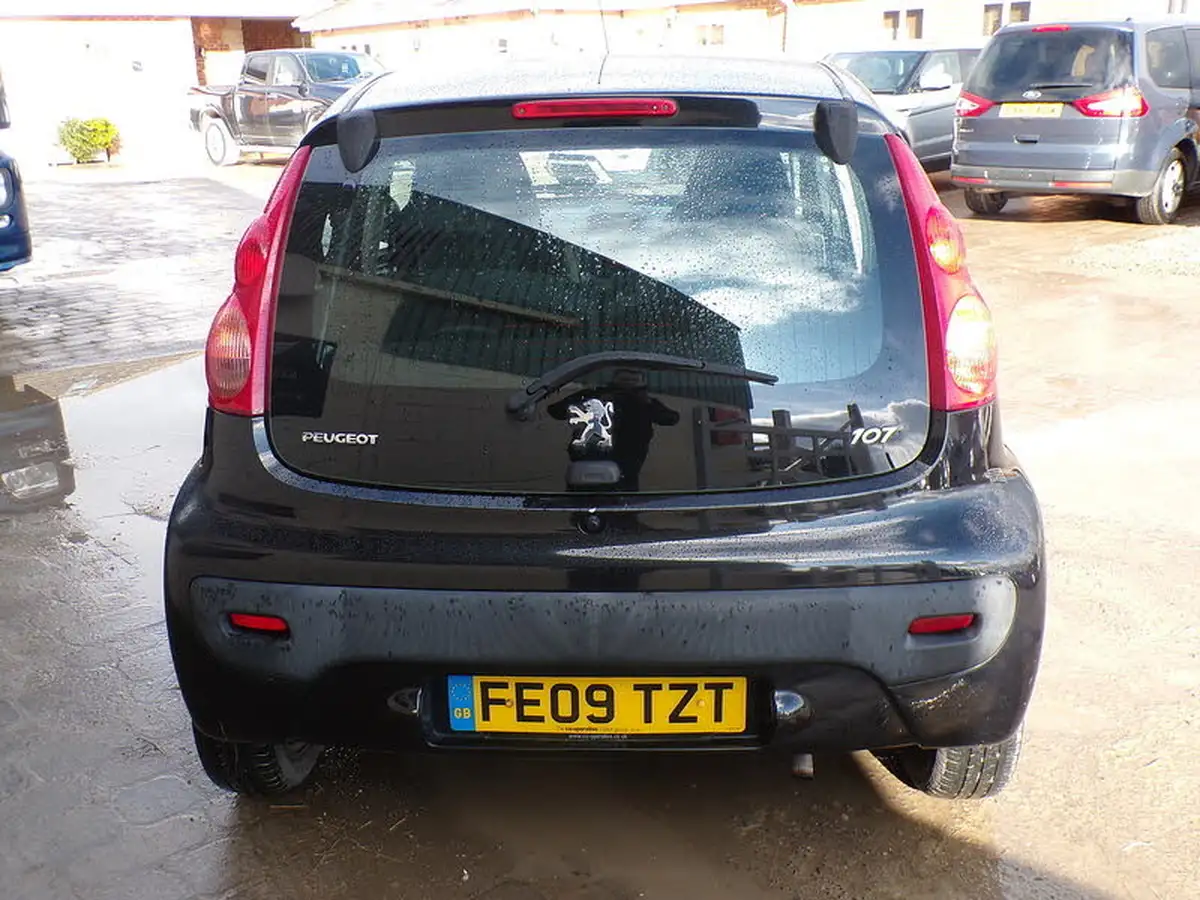 2009-peugeot-107-10-urban-12v-5d-big-7