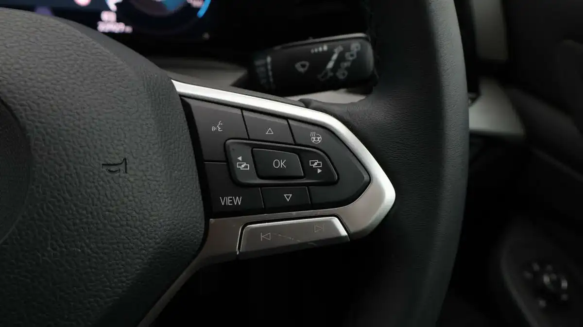 2022-volkswagen-golf-15-tsi-style-150ps-hatchback-big-24