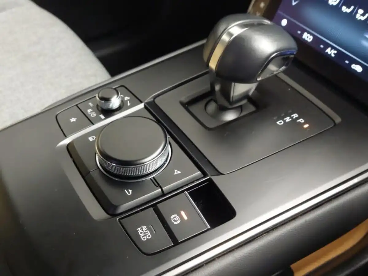 2022-mazda-mx-30-e-prime-line-big-15