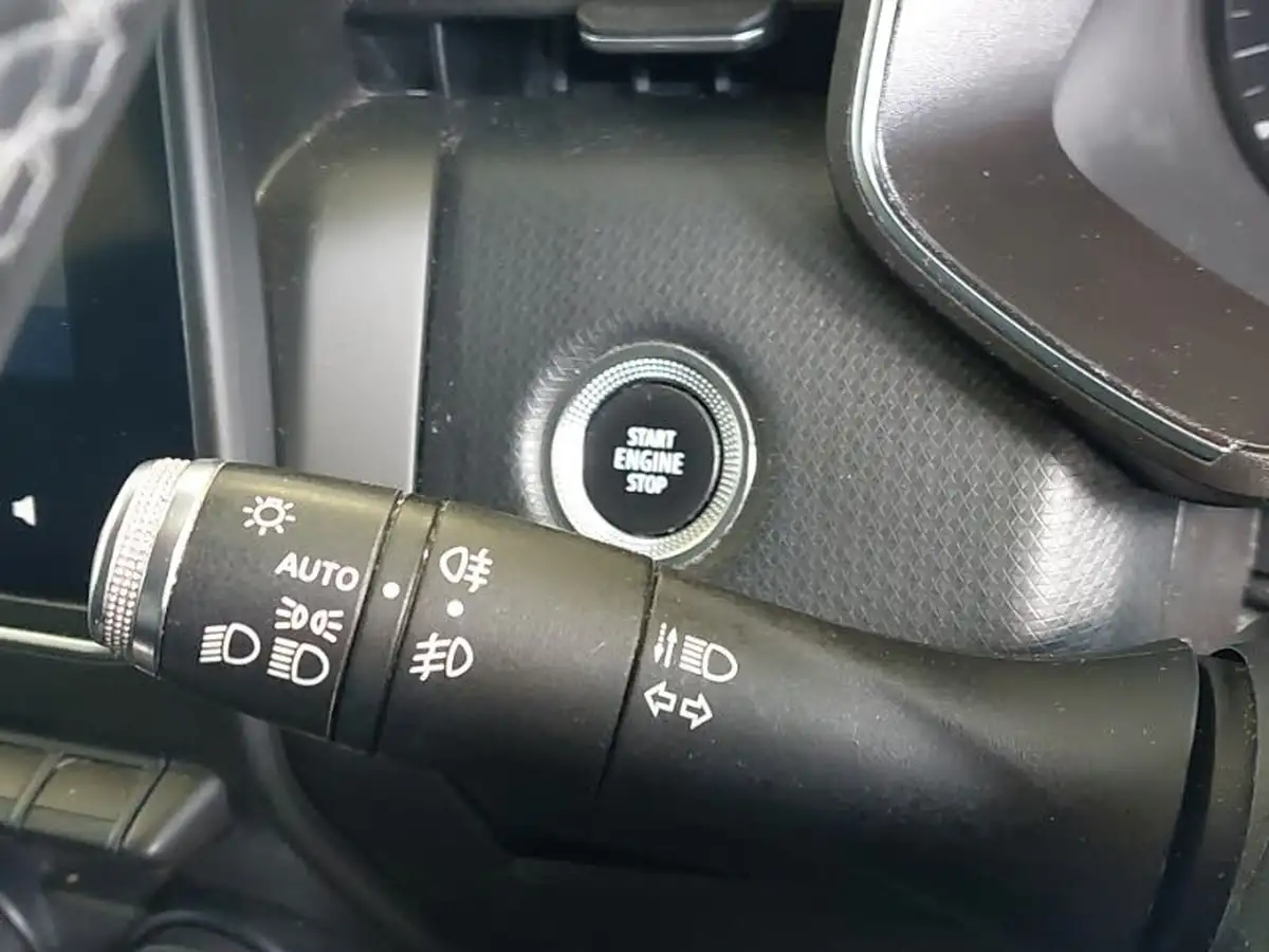 2020-renault-clio-10-sce-iconic-75bhp-big-14