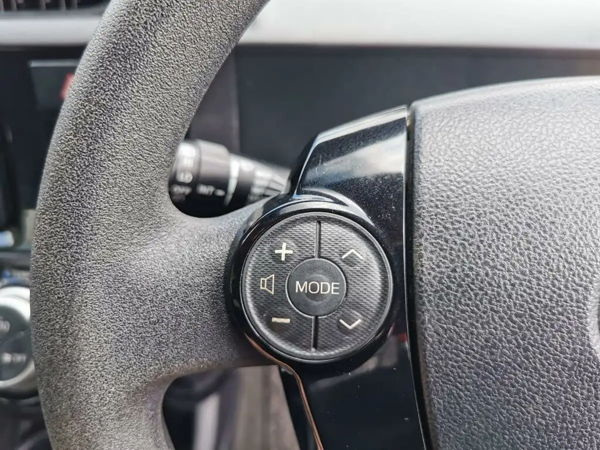 2016-toyota-aqua-15-hybrid-vvt-i-cvt-big-17