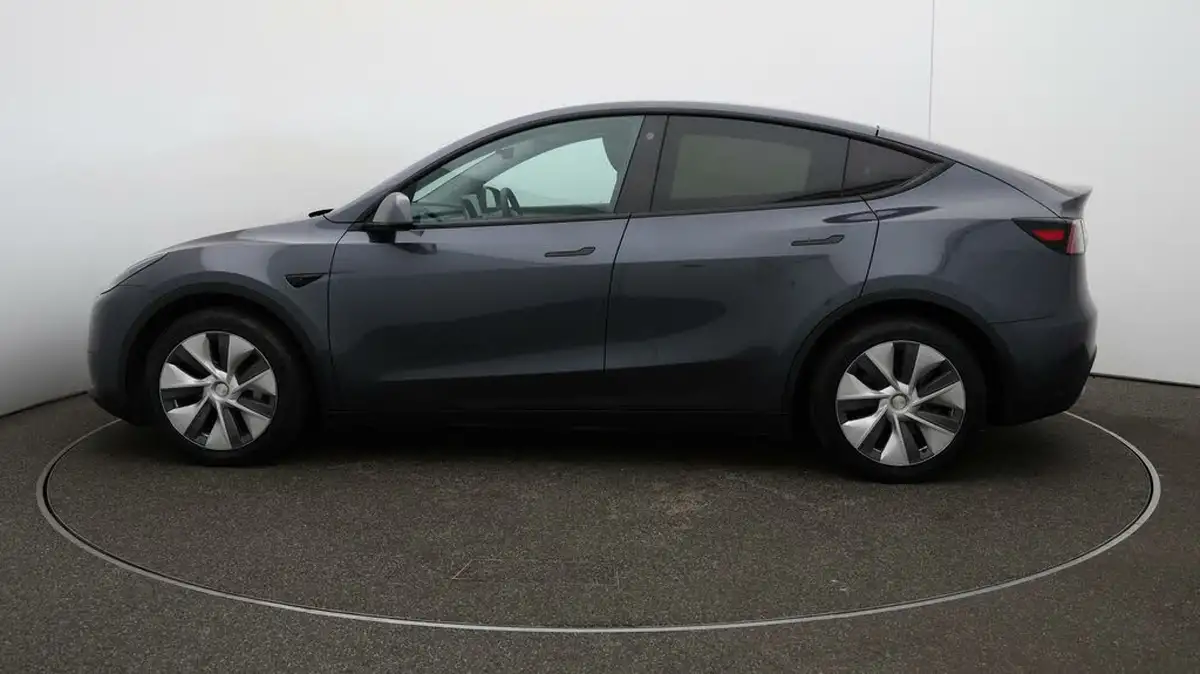 2023-tesla-model-y-e-rwd-big-55