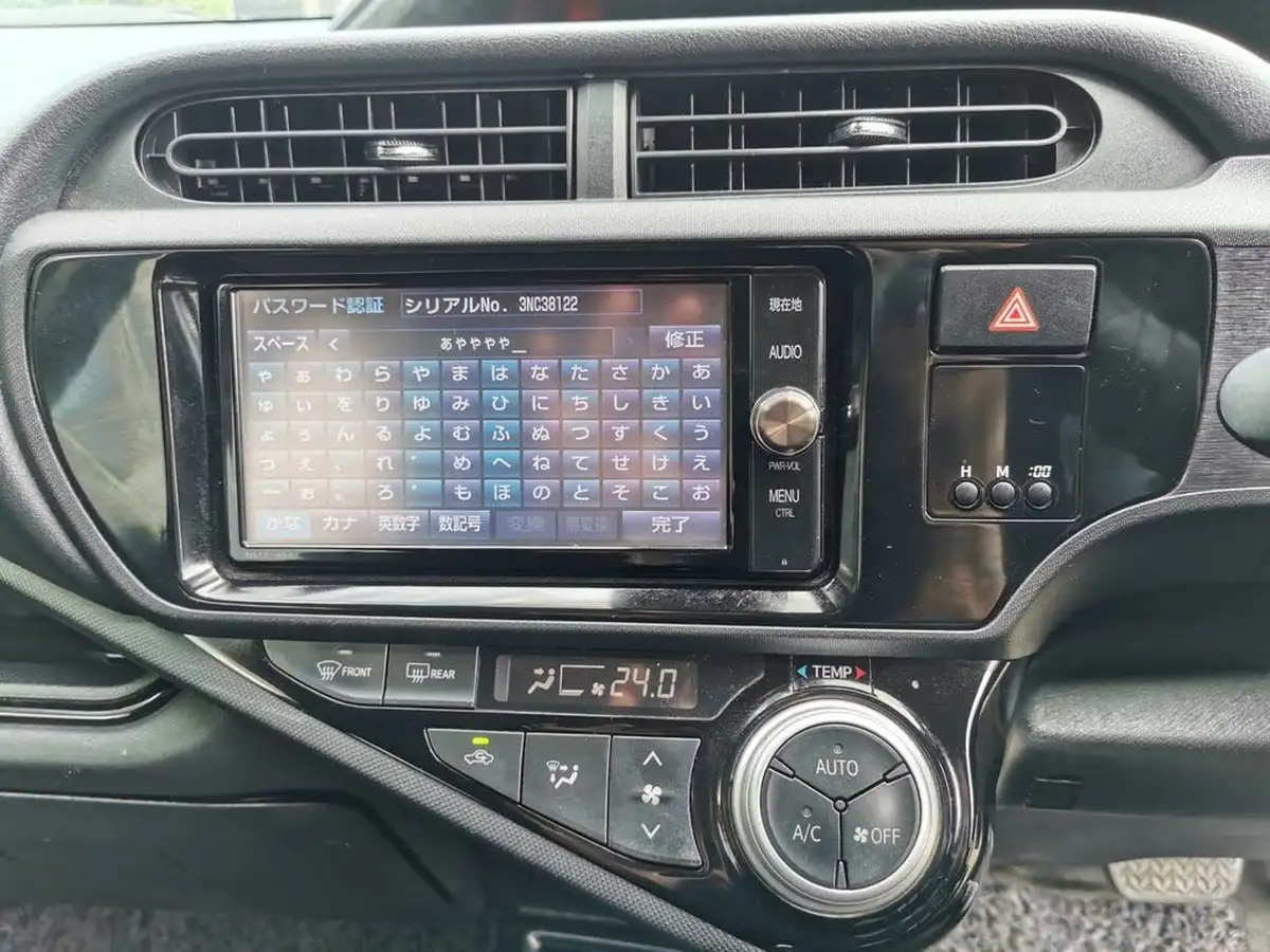 2016-toyota-aqua-15-hybrid-vvt-i-cvt-big-45