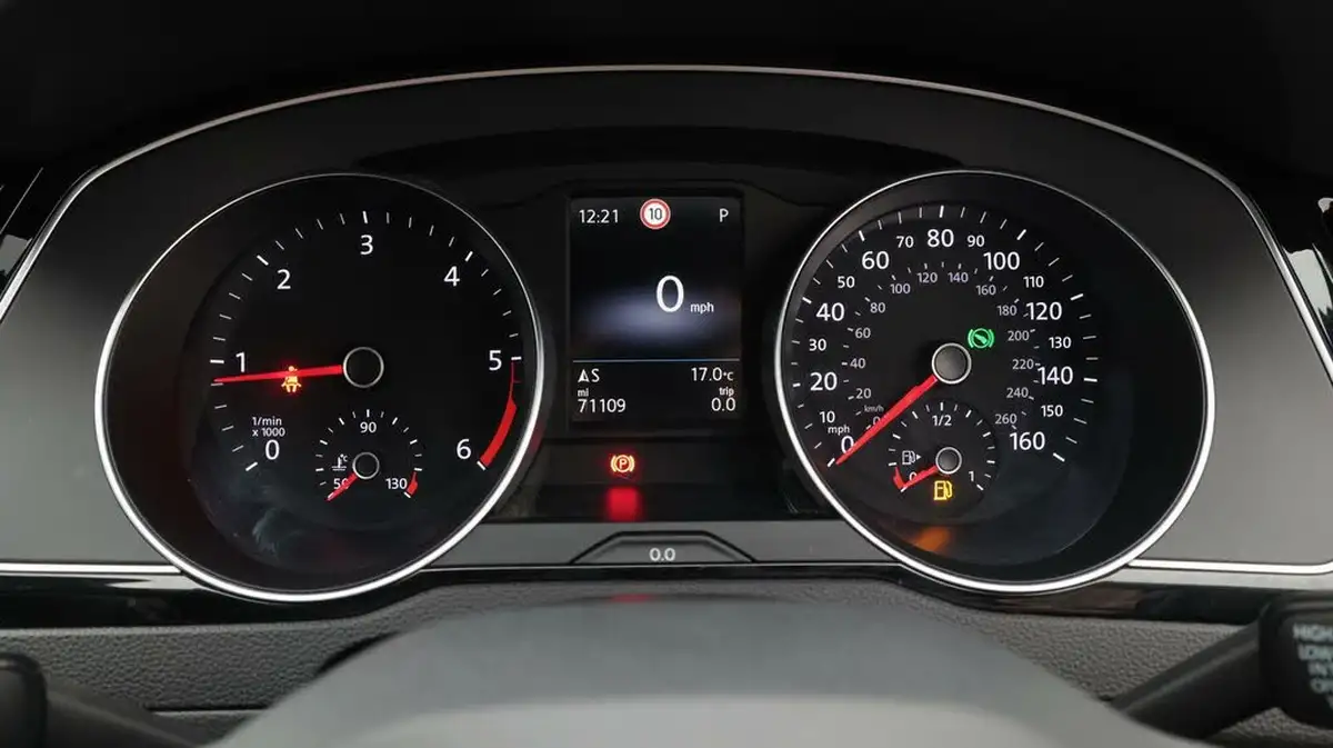 2020-volkswagen-passat-20tdi-r-line-150ps-evo-estate-5d-dsg-big-9