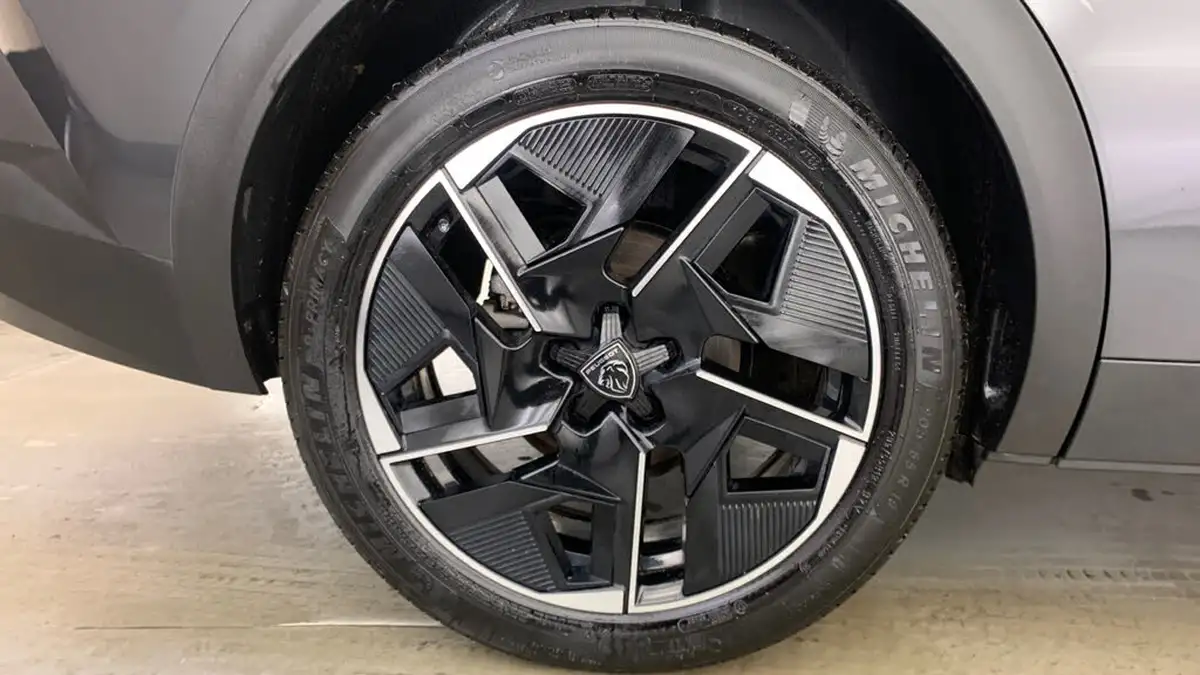 2023-peugeot-408-12-puretech-gt-130ps-ss-eat8-big-21