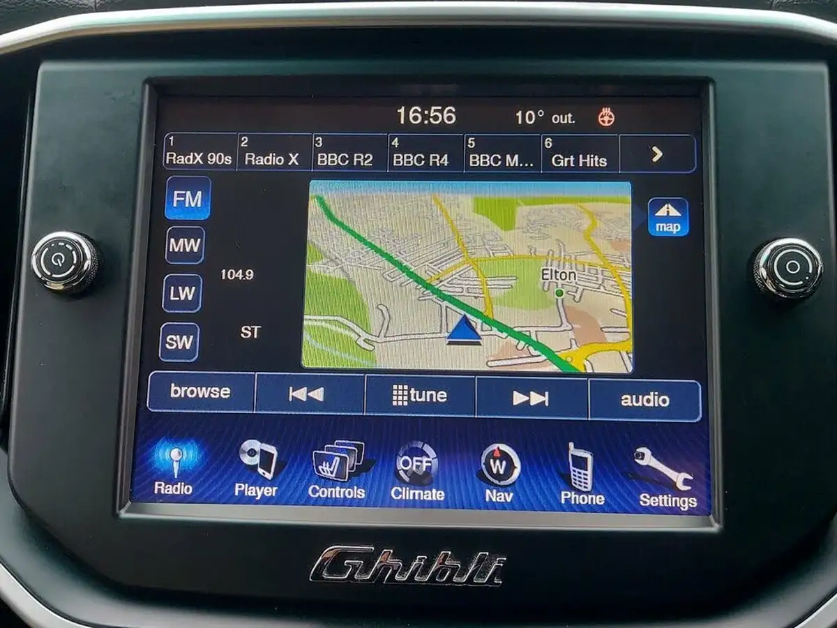 2015-maserati-ghibli-30td-big-33