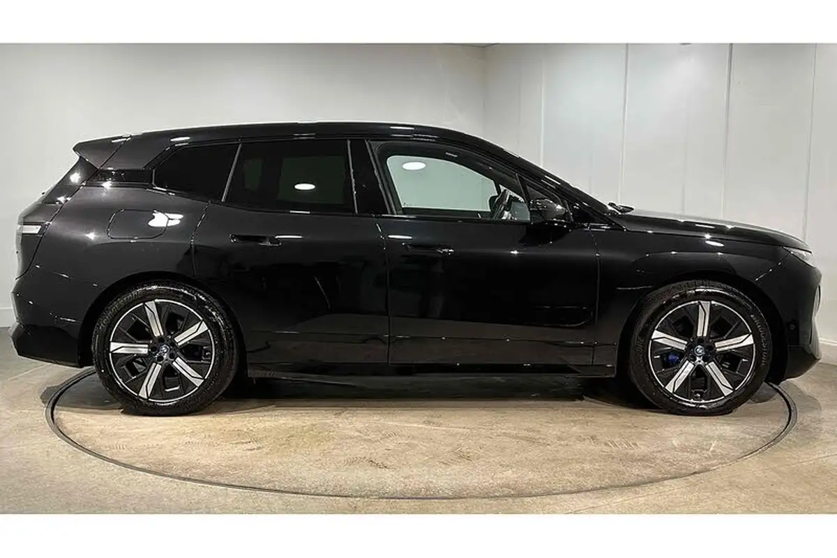 2022-bmw-ix-e-xdrive-40-m-sport-edition-big-4