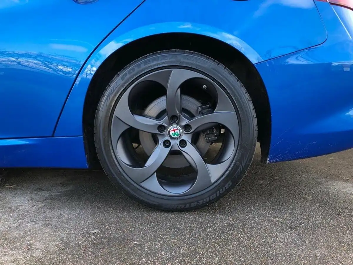 2020-alfa-romeo-giulia-20-veloce-276bhp-dap-big-17