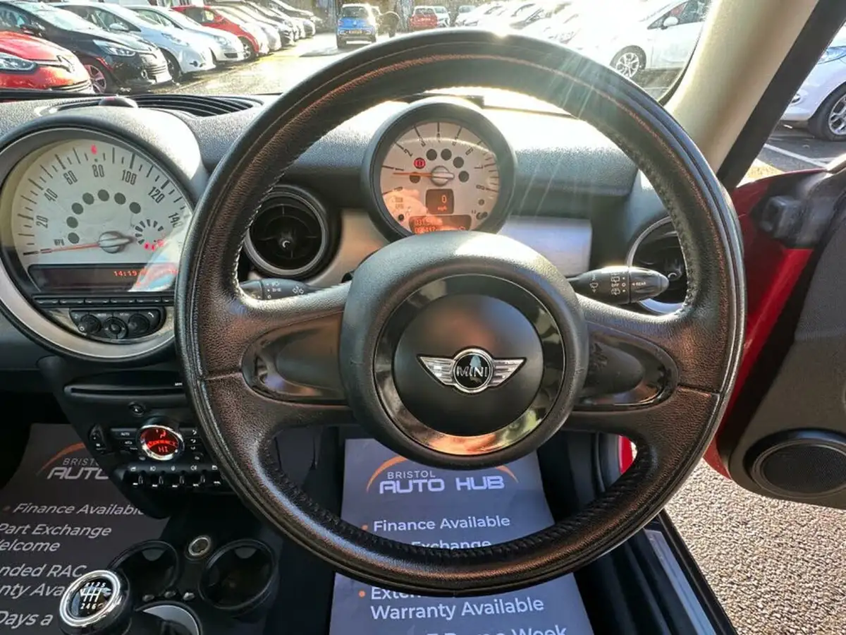 2011-mini-cooper-16-one-98bhp-hatchback-3d-big-24