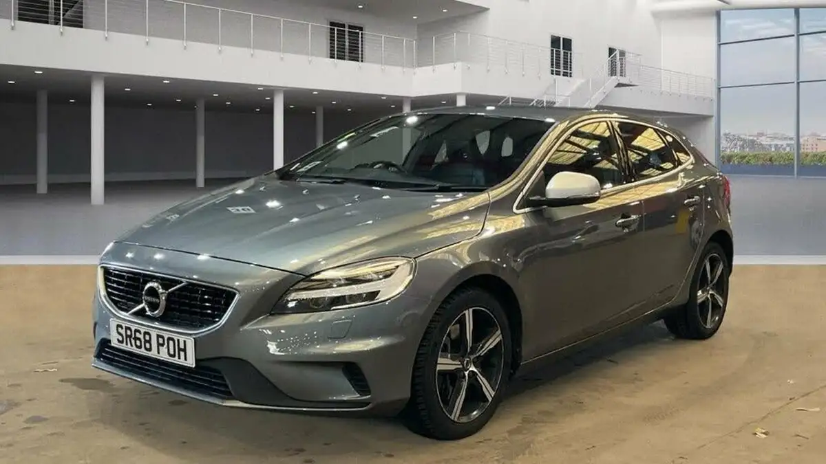 2019-volvo-v40-15-t2-r-design-big-1