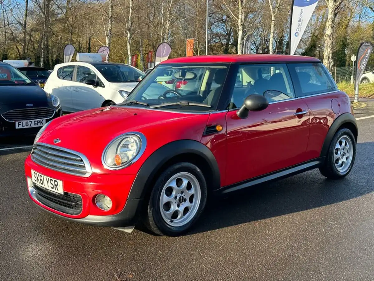 2011-mini-cooper-16-one-98bhp-hatchback-3d-big-1