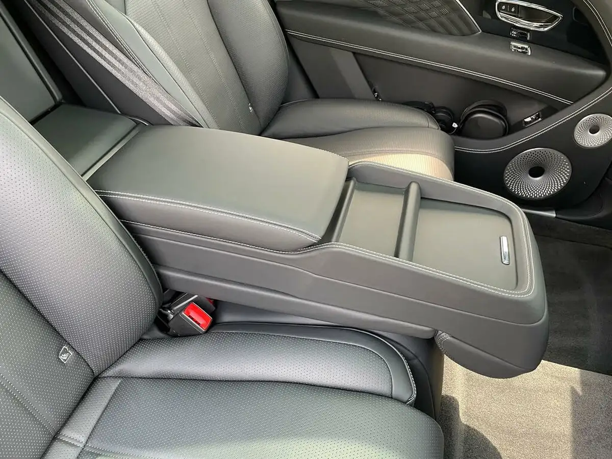2024-bentley-bentayga-big-42