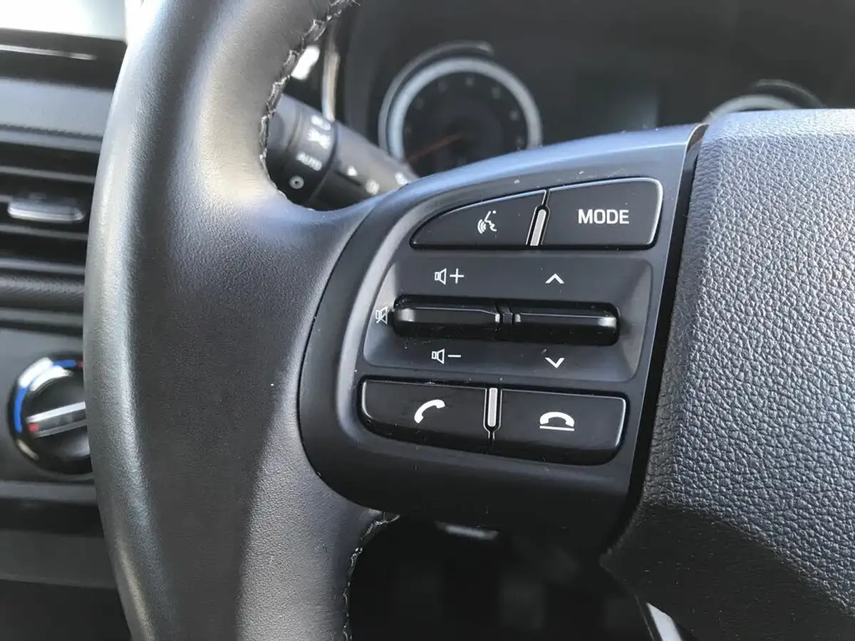 2020-hyundai-i10-10-se-connect-big-15