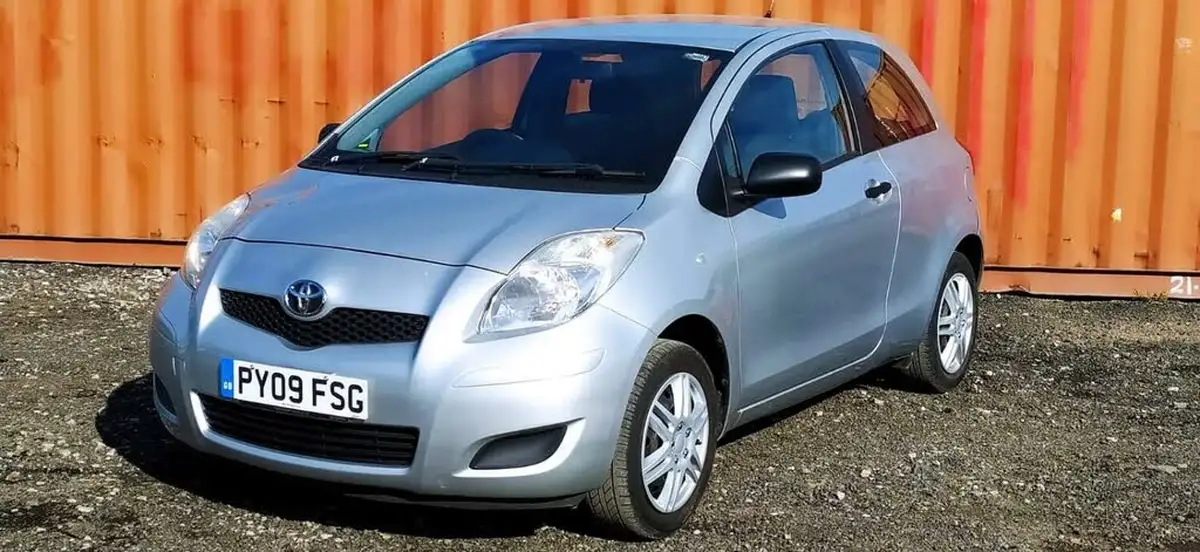 2009-toyota-yaris-10-t2-3d-996cc-big-1