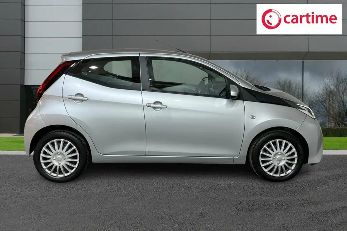 2021-toyota-aygo-10-vvt-i-x-play-tss-big-1