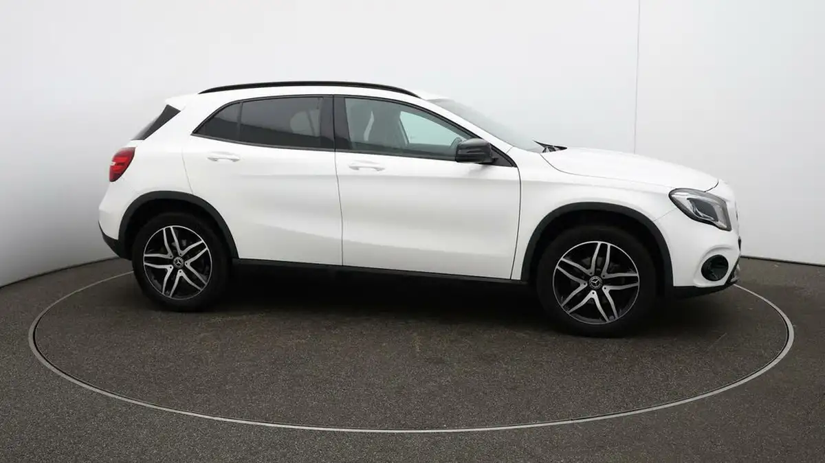 2019-mercedes-benz-gla-class-16-gla-180-urban-edition-ss-big-39