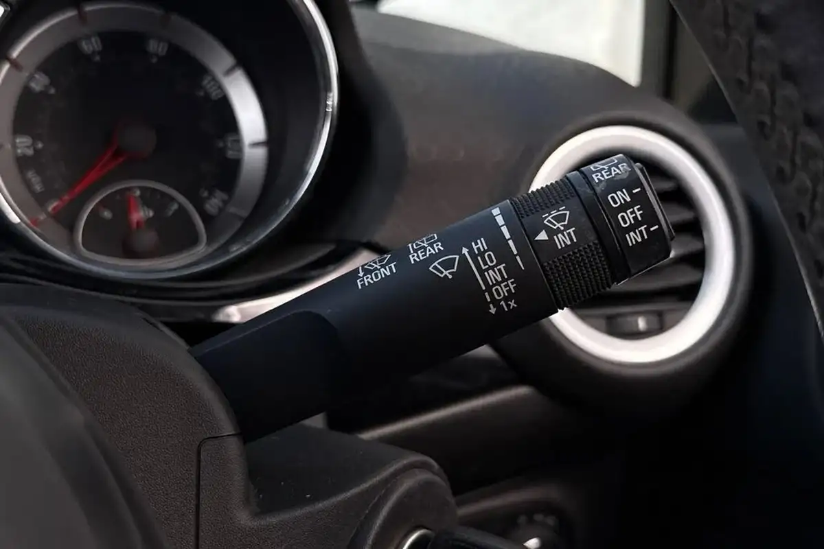 2015-vauxhall-adam-10i-glam-big-29