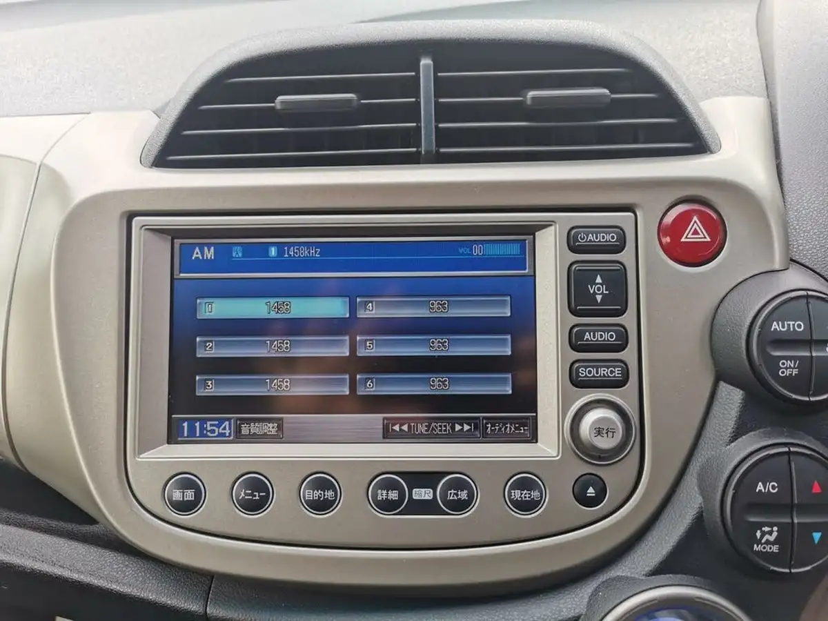 2012-honda-jazz-big-39