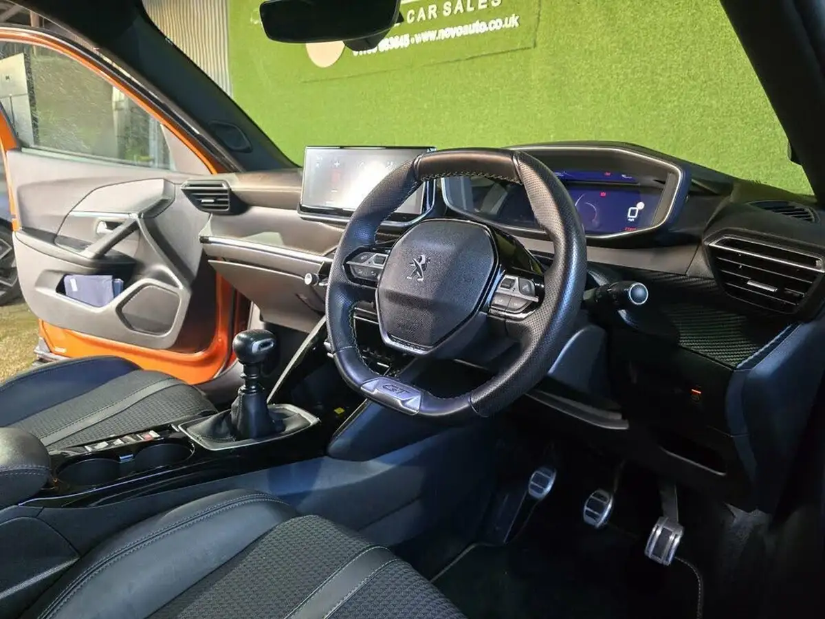 2021-peugeot-2008-suv-12-puretech-gt-big-33