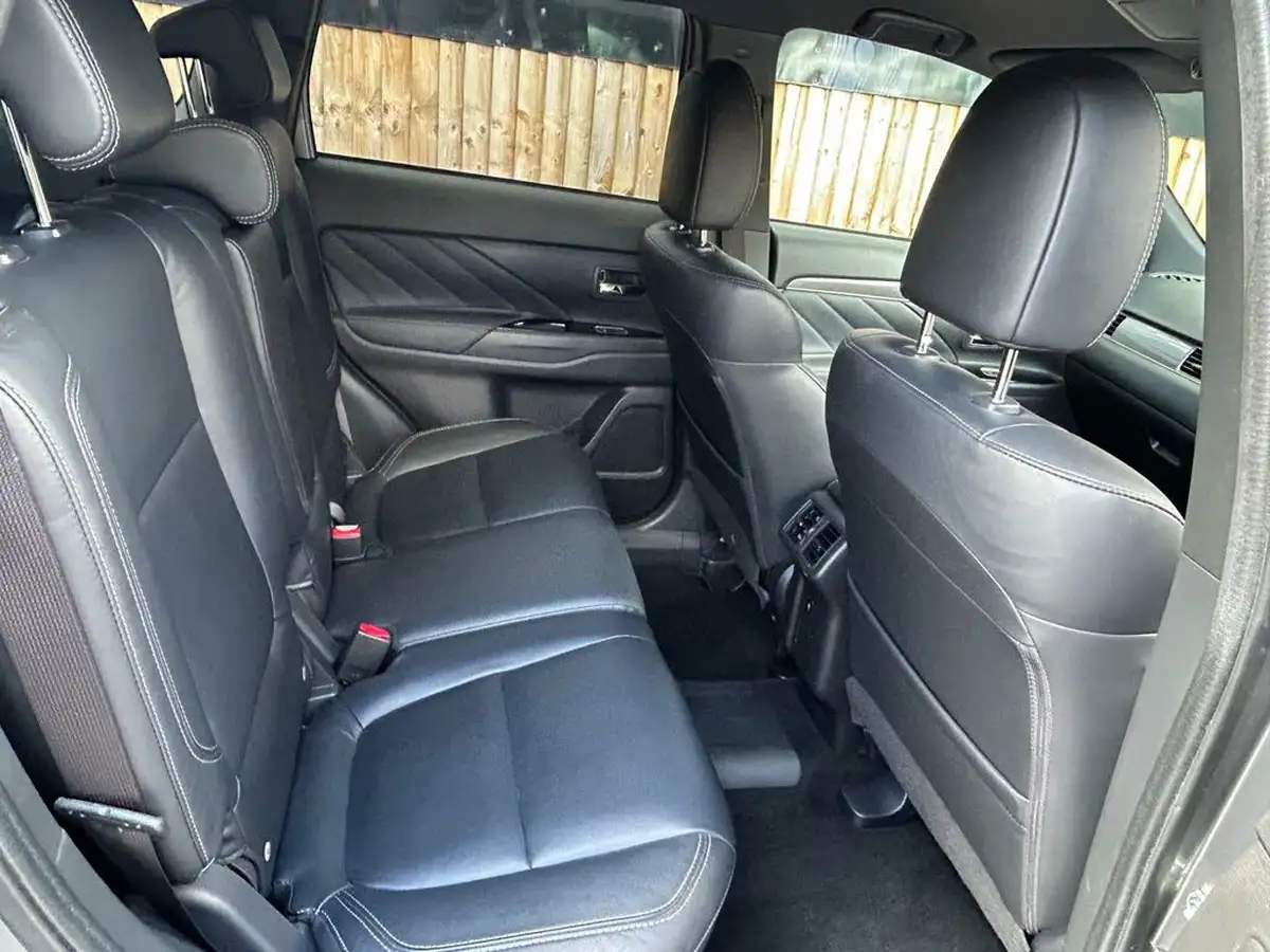 2018-mitsubishi-outlander-24-4h-phev-big-30