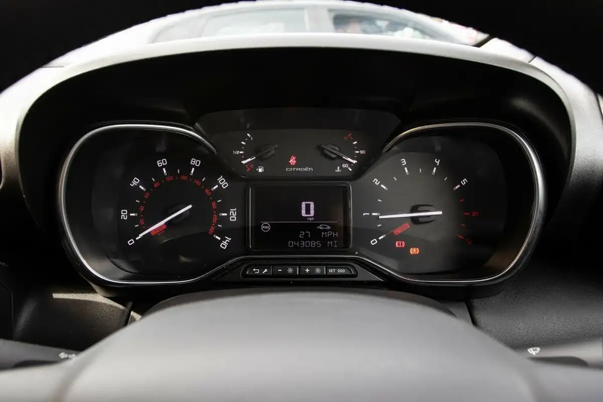 2018-citroen-c3-aircross-12-puretech-flair-110ps-ss-big-14