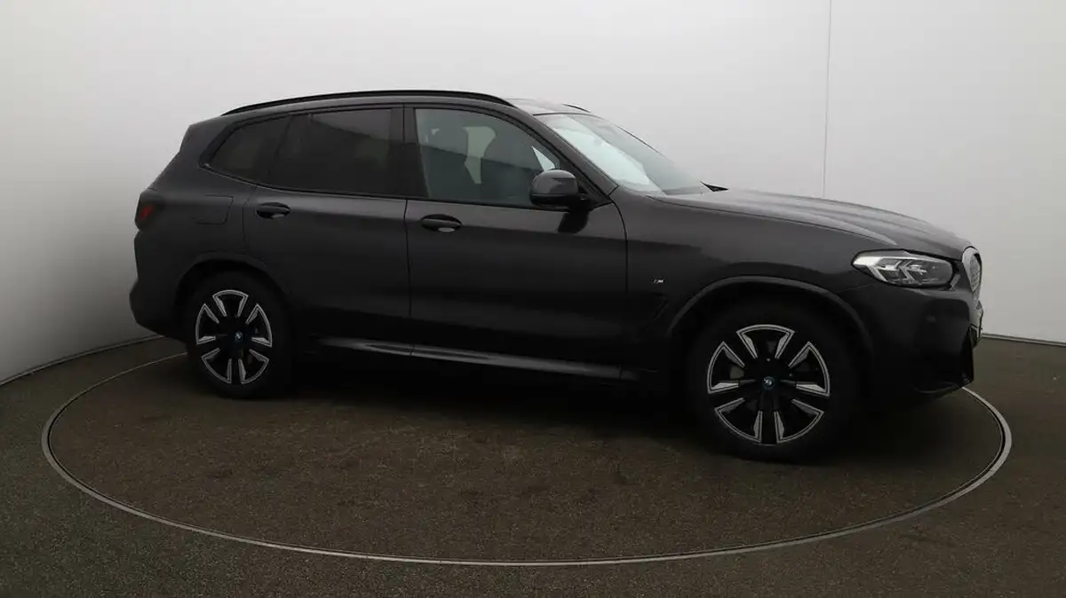 2022-bmw-ix3-e-m-sport-big-40