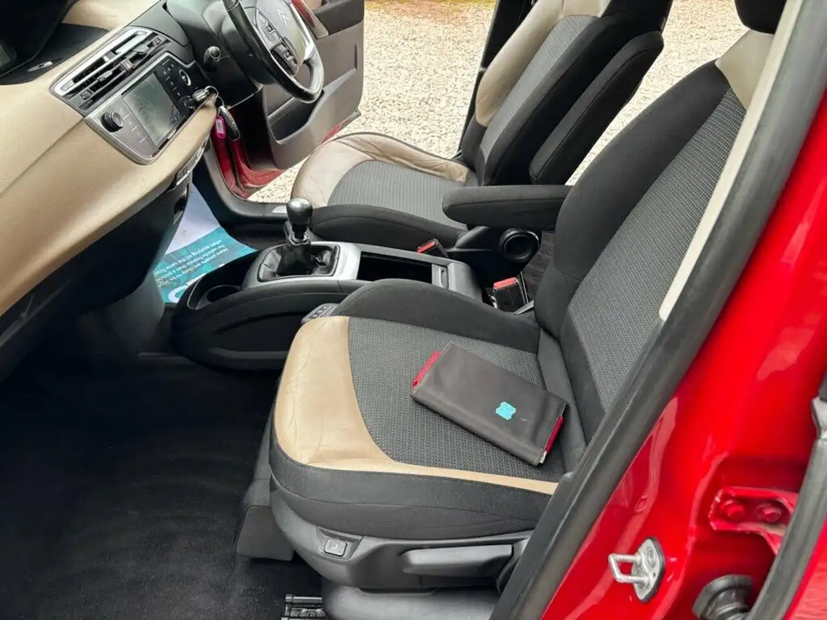 2015-citroen-grand-c4-picasso-16e-hdi-exclusive-big-23