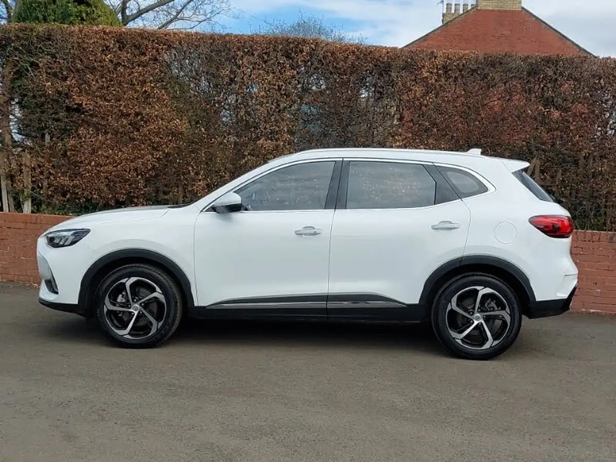 2024-mg-hs-15t-gdi-se-162ps-1490cc-big-3