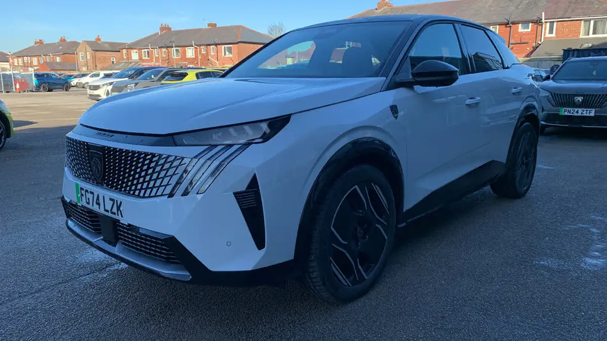 2024-peugeot-3008-suv-e-gt-big-43