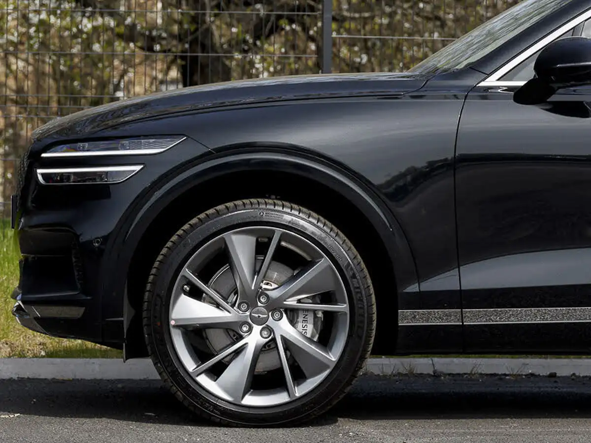 2025-genesis-gv70-22-d-luxury-line-big-3