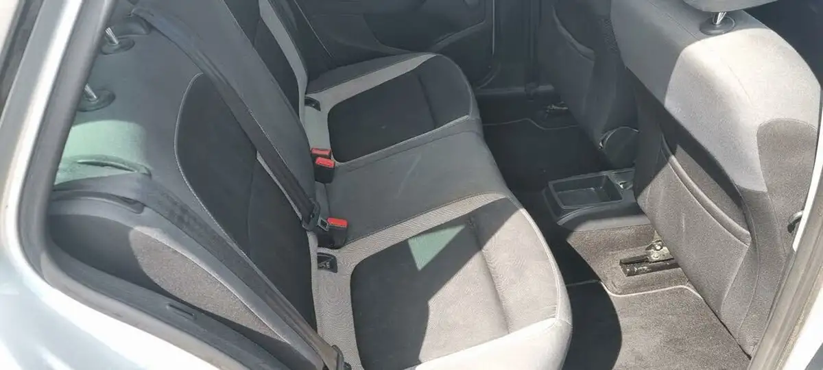 2015-skoda-fabia-14tdi-se-estate-big-11