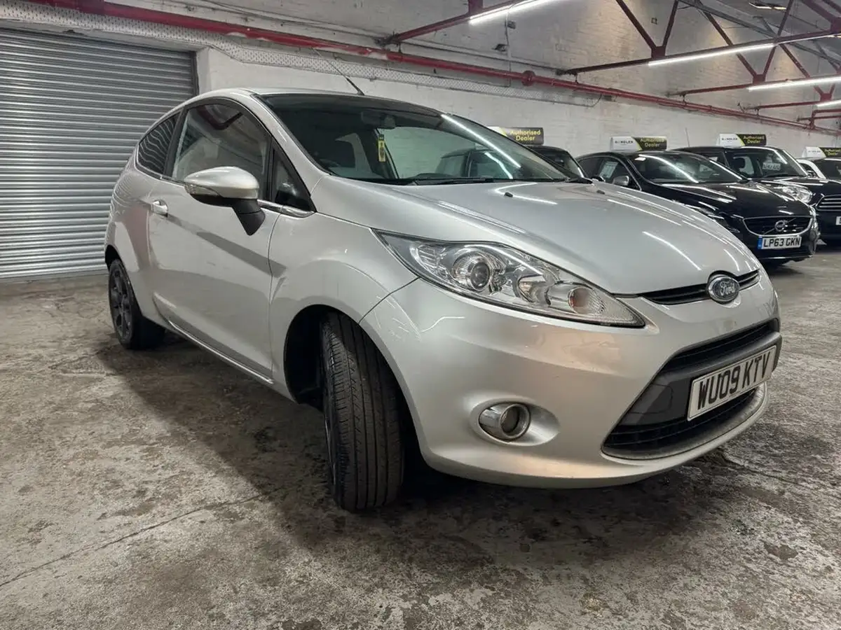 2009-ford-fiesta-125-zetec-3d-big-53