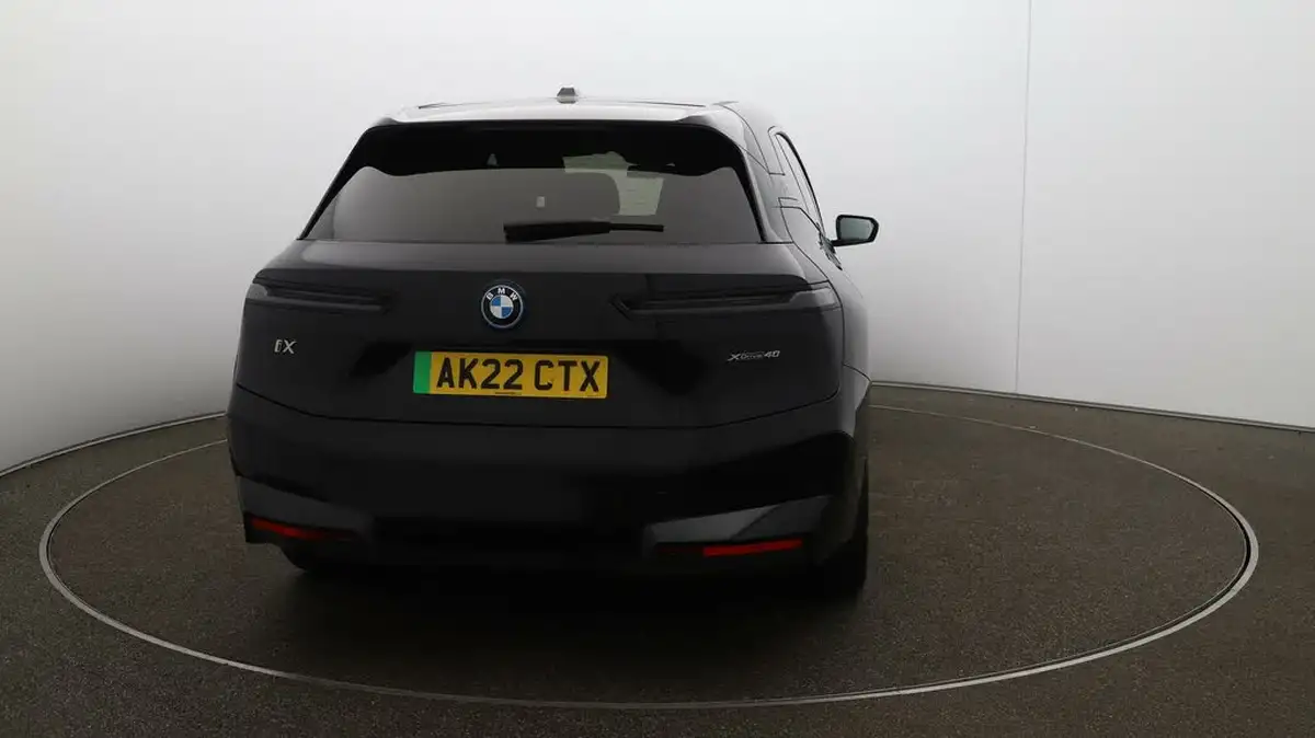 2022-bmw-ix-e-xdrive-40-m-sport-big-49