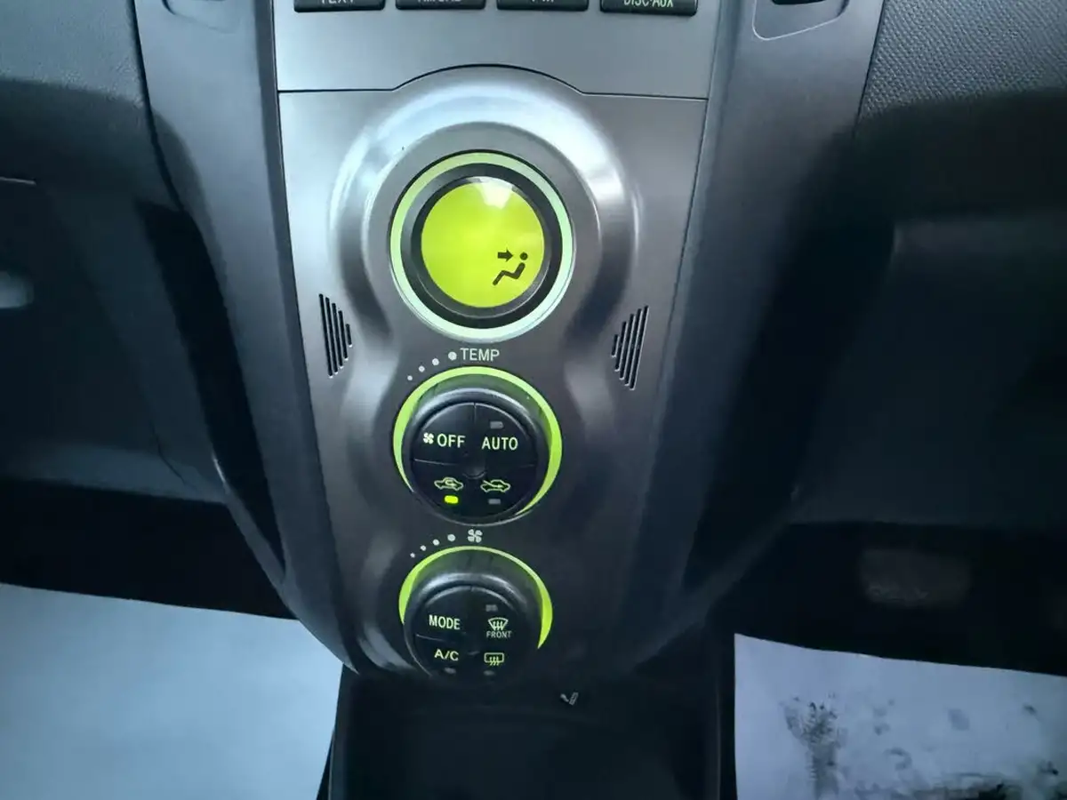 2009-toyota-yaris-133-t-spirit-5d-mmt-big-38
